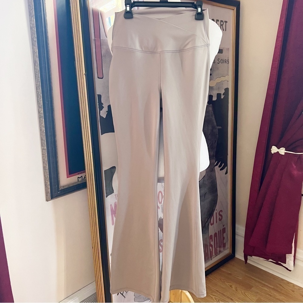YOGALICIOUS ​Quiet Shade Gray Lux Willow Crossover Bootcut Pants Size Medium